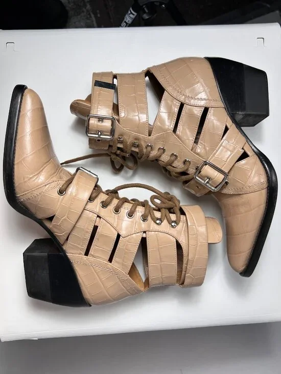 CHLOÉ Rylee Beige Crocodile-Embossed Leather Cutout Buckle Ankle Boots Sz 10USA - Picture 10 of 15